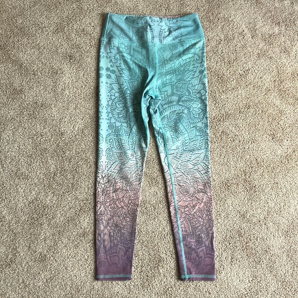 Doodle pattern capri leggings